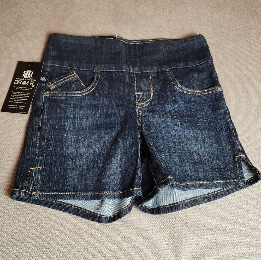 NWT Rock & Republic Fever Pull On Darkwash Stretch Denim Shorts Size 4